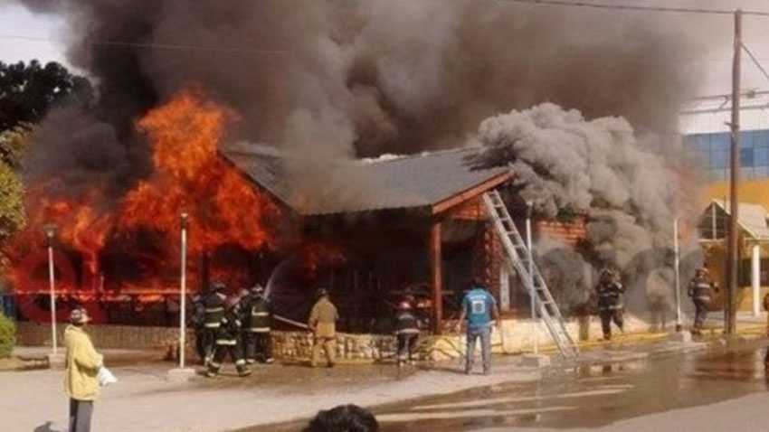Murió un bombero atrapado en un incendio en Comodoro Rivadavia