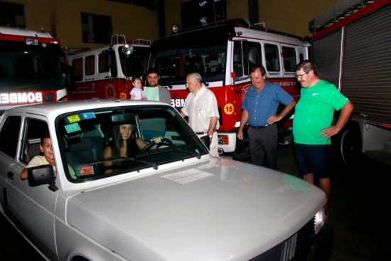 Entrega del auto Fiat Vivace en el cuartel de Bomberos Olavarría