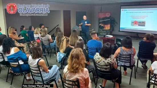 Clase de RCP en el cuartel de Bomberos Olavarría