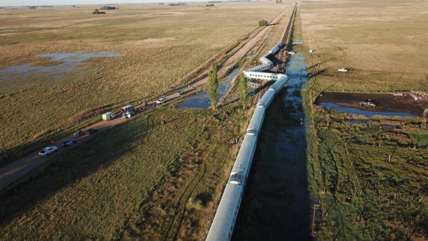 Descarrilamiento de un tren en Olavarría con 479 pasajeros y 20 personas heridas