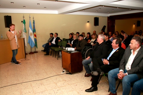 Se llevó a cabo la charla sobre prevención de estafas virtuales - Bomberos de Olavarría