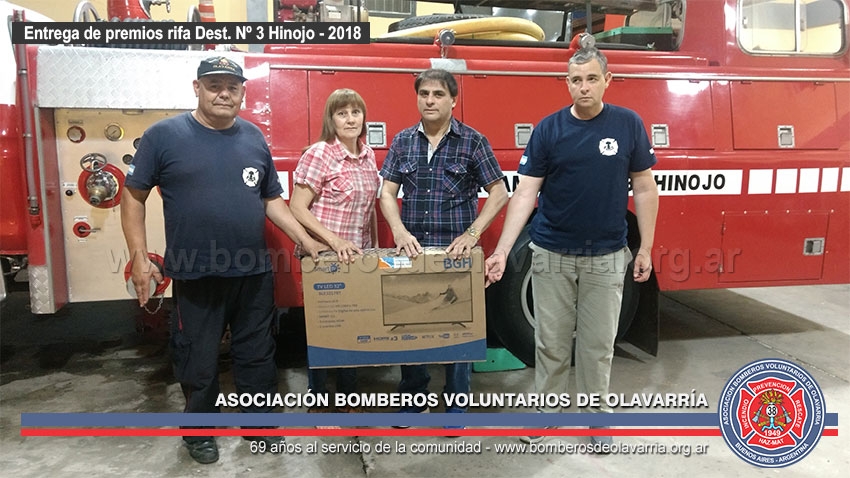 Entrega de premios de la rifa de navidad en el Dest. Nº3 de Hinojo