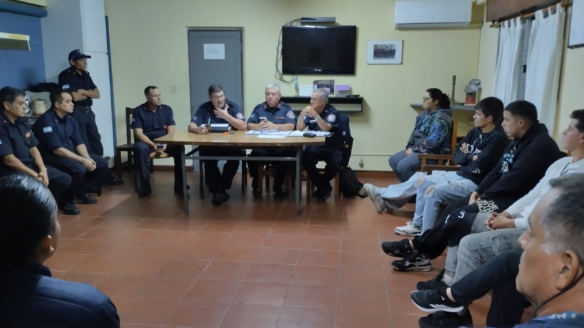 Aspirantes de Sierras Bayas inician su camino en Bomberos Voluntarios de Olavarría