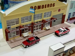 &quot;Un clásico necesario&quot;: Gustavo Manzano presentó una maqueta a escala del Cuartel de Bomberos en la 4ª Expo Coleccionismo