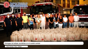 Entregas de bolsas navideñas en el cuartel central