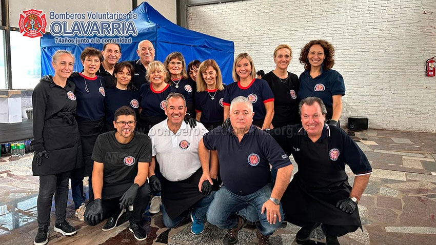 Bomberos de Olavarría presente en el almuerzo a beneficio del Hogar San José