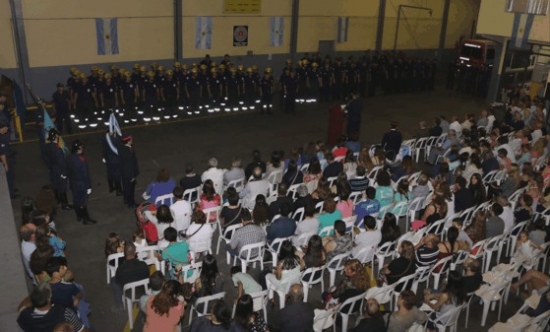 Jurarmento de nuevos integrantes y ascensos a personal del Cuerpo Activo de Bomberos Voluntarios de Olavarría