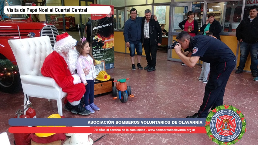 Papá Noel de visita en Bomberos Voluntarios de Olavarría