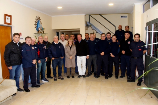 Cena aniversario en el Destacamento Nº3 de Hinojo - Bomberos Olavarría