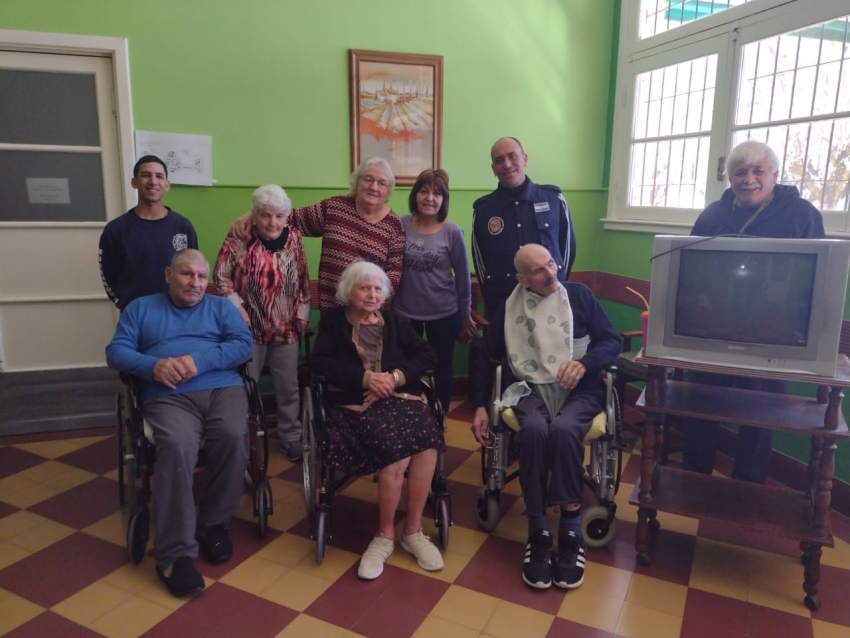 La Subcomisión de Damas dentro de Bomberos de Olavarría continúa trabajando con instituciones locales